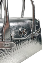 Cargar imagen en el visor de la galería, Bolsa De Mano Shoulder Bag Michael Kors Plateada 27x21x12 Cm Acabado De Los Herrajes Metal Color Plateado Correa De Hombro Plateado Diseño De La Tela Lisa- BGP