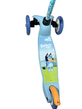 Cargar imagen en el visor de la galería, Patín Para Niño Scooter Patin 3 Ruedas Bluey Color Azul